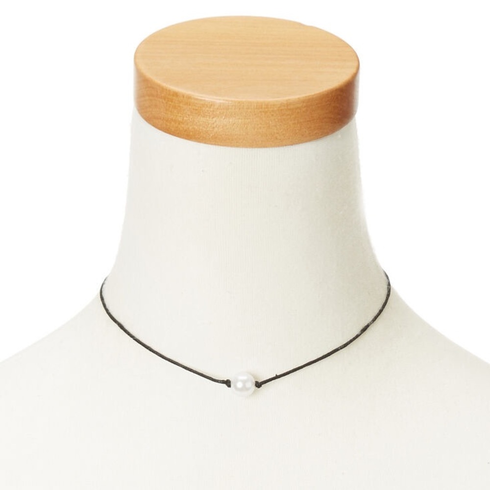 Claire’s | Pearl Choker Necklace |